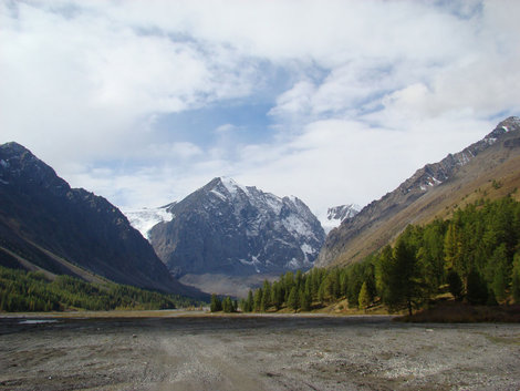 Долина реки Актру, вид на гору Караташ Республика Алтай, Россия