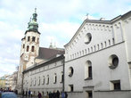 Старинная улица Кракова, виднеется костел св. Андрея.