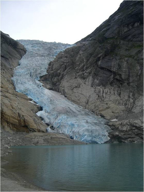 Вид на ледник Бриксдайл Норвегия
