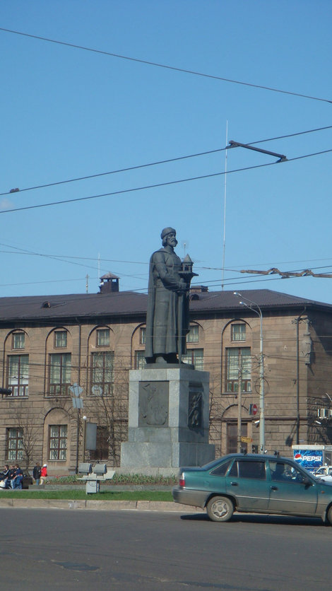 Памятник Ярославу Мудрому на Богоявленской площади Ярославль, Россия