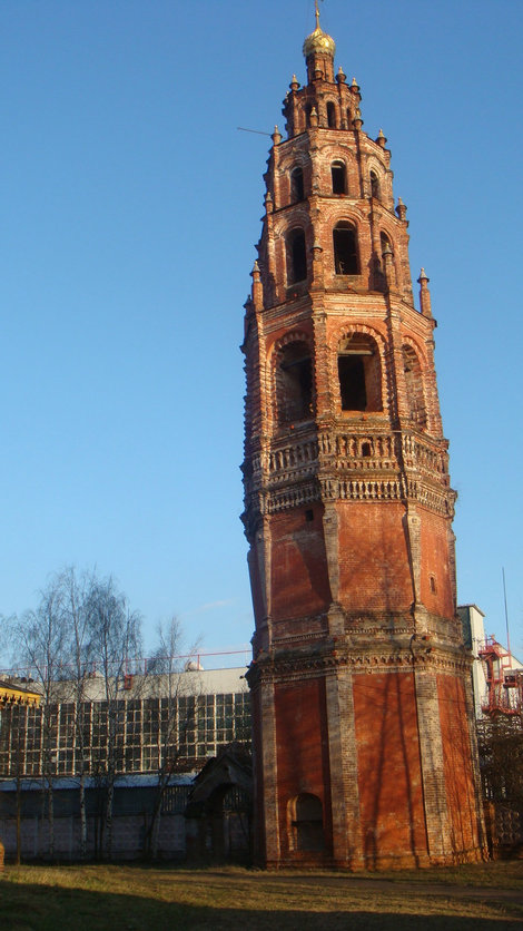 Звонница — местная Пизанская башня. Тоже видна на 1000 купюре Ярославль, Россия