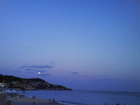 Вечерний пляж. Ницца, Франция