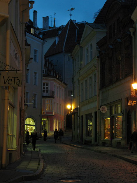 Вечерняя улочка Таллин, Эстония