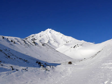 зима тур приют Авачи, вид на Корякский вулкан Елизово, Россия
