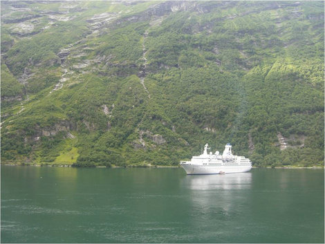 Круизный лайнер Норвегия