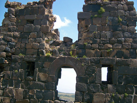 Крепостные стены Амберд, Армения