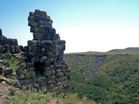 Крепостные стены Амберд, Армения