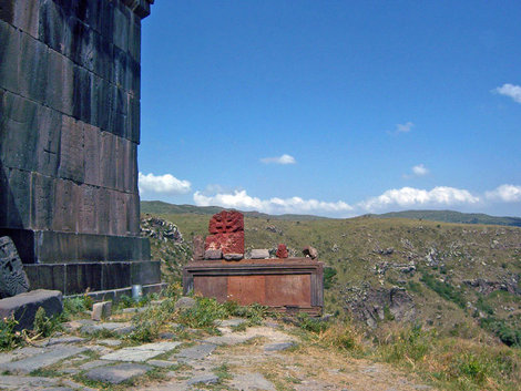 У церкви крепости Амберд Амберд, Армения