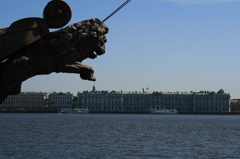 Вид с Петрорградской стороны на Эрмитаж. Санкт-Петербург, Россия