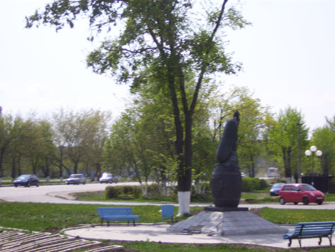 Памятник огурцу / The monument to the cucumber
