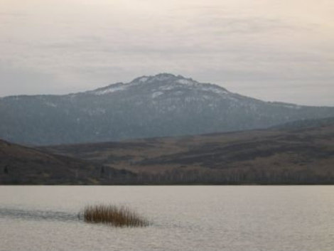 Озеро Белое и гора Синюха. Синюха гора (1210м), Россия