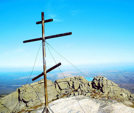 Православный крест на горе Синюха. Синюха гора (1210м), Россия