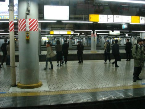 В метро Япония