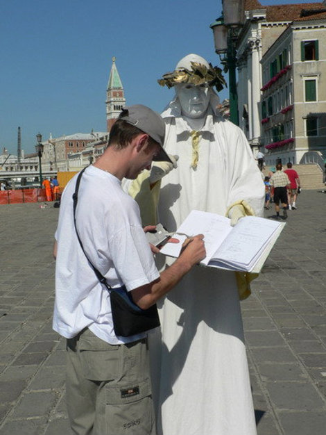 Венеция. Живые фигуры — памятники. Венеция, Италия
