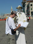 Венеция. Живые фигуры — памятники.