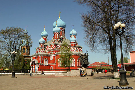 Октябрьская площадь и воскресенский собор Борисов, Беларусь