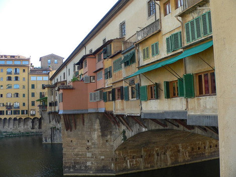 Понте Веккио — самый древний мост города Флоренции. Флоренция, Италия