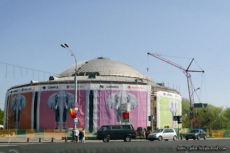 В центре города проходит реконструкция здания цирка. Минск, Беларусь