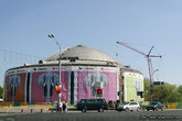 В центре города проходит реконструкция здания цирка.