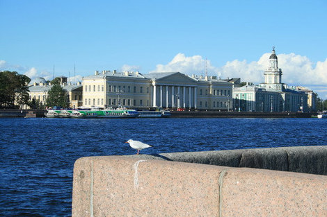 Набережная Невы. Вид на Университетскую набережную. Санкт-Петербург, Россия