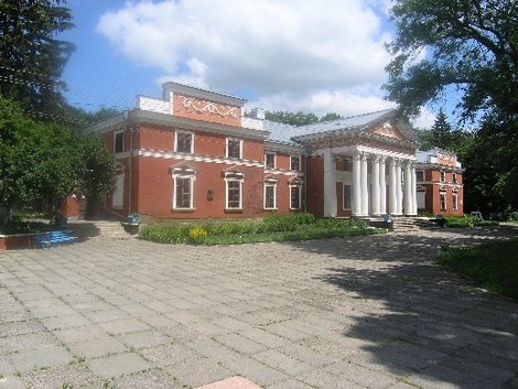Парадный фасад имения Ганской Житомирская область, Украина