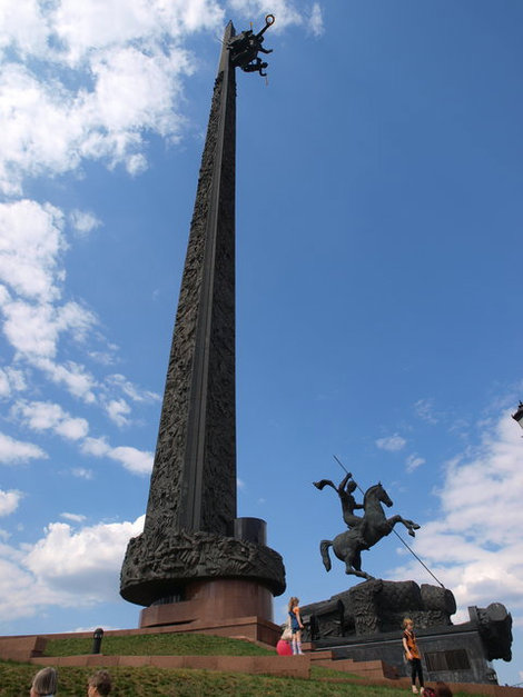 Памятник победы на горе. Поклонная гора монумент Победы. Обелиск на Поклонной горе в Москве.