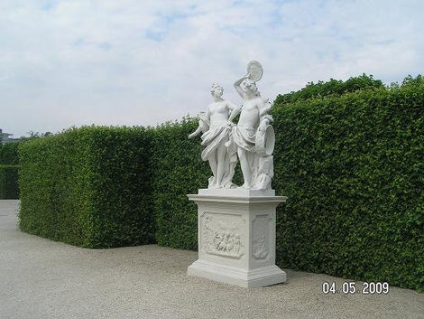 Такими композициями парк полон Вена, Австрия