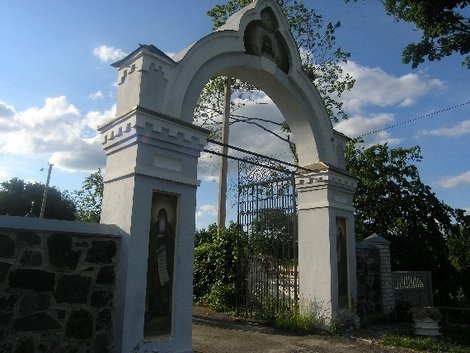 Ворота монастыря в Тригорье Житомирская область, Украина