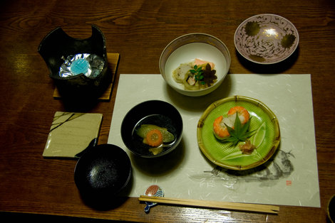 Одна из перемен блюд каисеки-сета на ужин Юфу, Япония