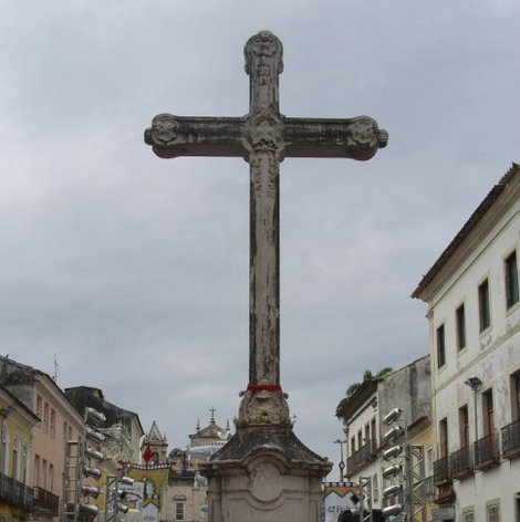 Крест не далеко от Золотой церки Сальвадор, Бразилия