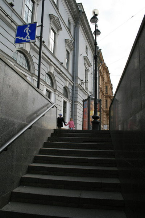 Выход из подземного перехода к зданию публичной библиотеки. Санкт-Петербург, Россия
