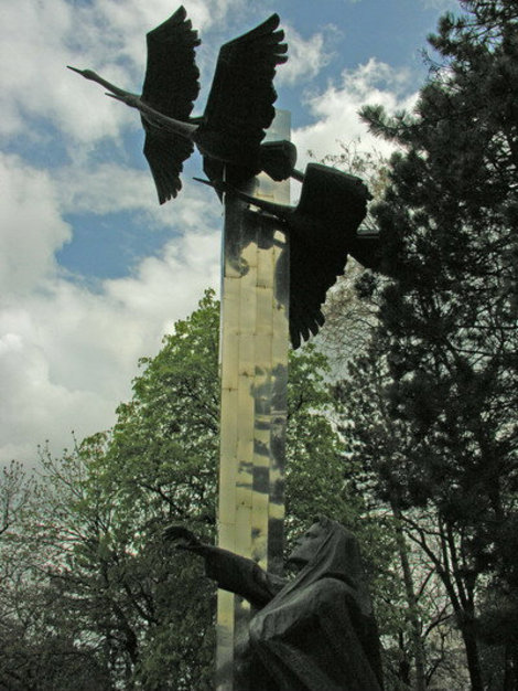 Журавли. Памятник погибшим солдатам. Кисловодск, Россия