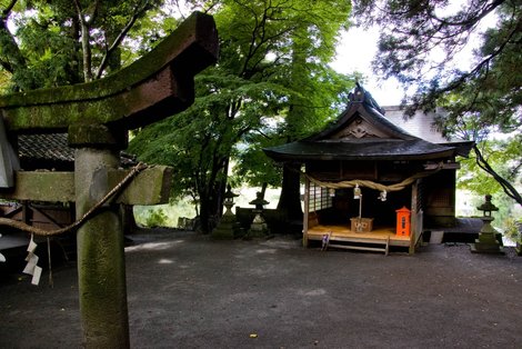 Храм на берегу Юфу, Япония