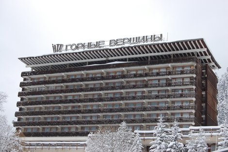 Отель в снегах Домбай, Россия