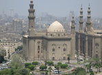 Вид с территории Цитадели. Слева — мечеть Султана Хасана, справа — мечеть Аль-Рифаи