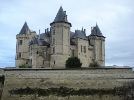 Замок на изумрудной горе г.Сомюр Франция