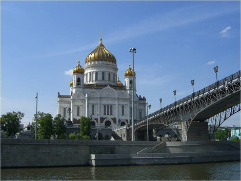 Мимо Храма Христа Спасителя Москва, Россия