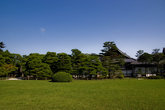 Сад вокруг Ниномару — одного из дворцовых зданий в Нидзё-дзё