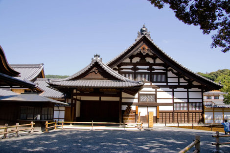Тут живет храмовый священник Киото, Япония