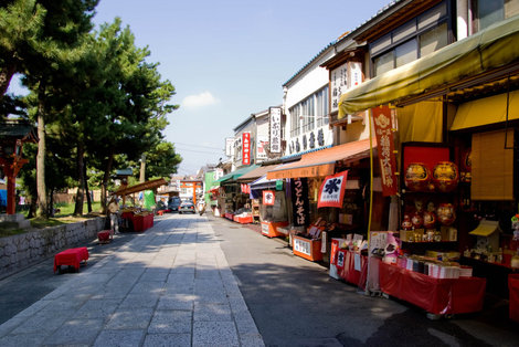 Улочка рядом с храмом Киото, Япония