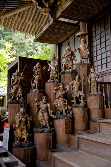 На лестнице Тёкуган-до — храма короля мудрости Фудо Мё-о Хацукайти, Япония