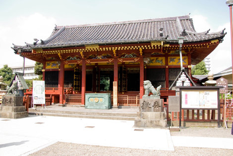 Синтоистский храм Асакуса (Asakusa Jinja) Токио, Япония