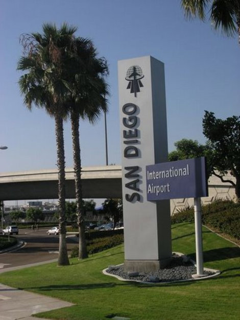 Въезд в местный аэропорт Сан-Диего, CША