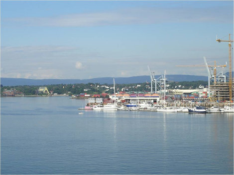 Вид на бухту и город со смотровой площадки крепости Осло, Норвегия