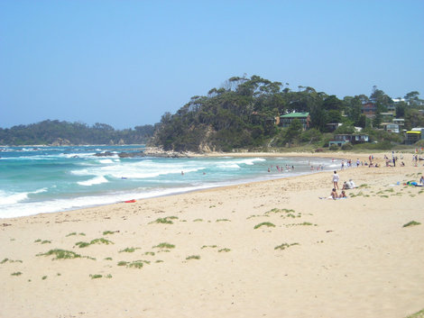 В выходной день местное население проводит весь день на пляже Австралия