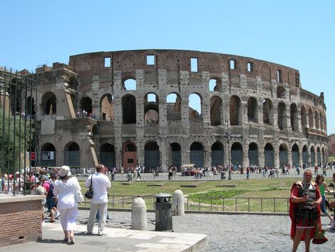 Величественный Колизей Рим, Италия