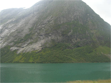 Изумрудная вода Норвегия