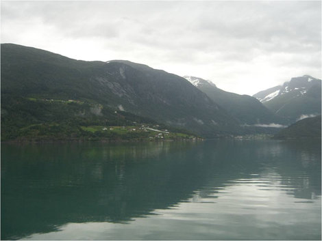 Вода и горы Норвегия