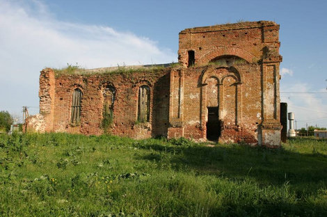 Бывшая церковь в Пухово