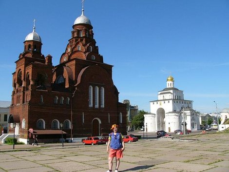 02. Троицкая церковь (1913–1916) и Золотые ворота (1158–1164)